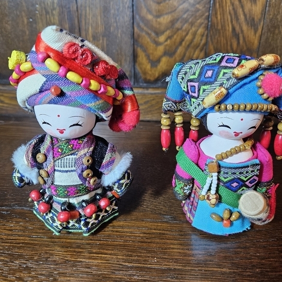 Gorgeous Chinese Dolls in very ornate costume. - Picture 9 of 16